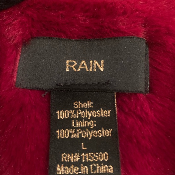 Chic Red Faux Fur Vest - Picture 3 of 8